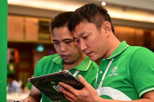 Tái định vị thương hiệu, Castrol không quên đầu tư vào tương lai thợ máy