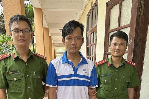 Thanh Hóa: Bắt đối tượng tạt axit vào mặt vợ gây nguy cơ mù lòa vĩnh viễn