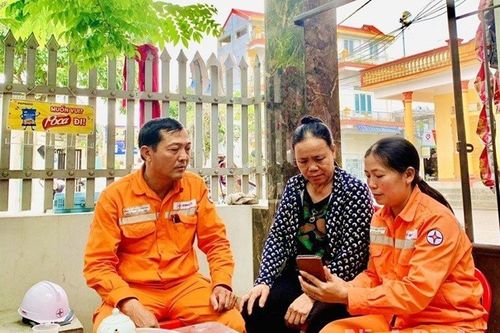 Công ty Điện lực Ninh Bình đồng hành hỗ trợ khách hàng xử lý hóa đơn tiền điện tăng cao