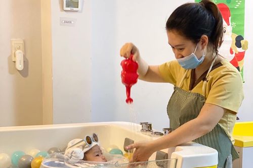 Bơi thủy liệu - cơn gió mới trong ngành dịch vụ chăm sóc mẹ và bé