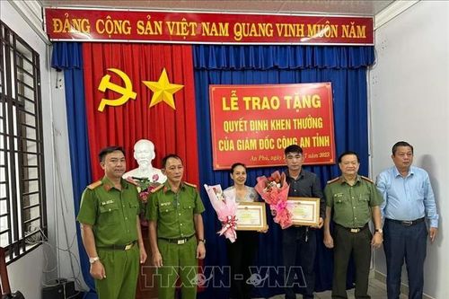Bình Dương: Khen thưởng các cá nhân dũng cảm bắt cướp