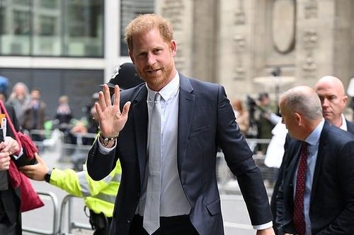 Điểm bất hợp lý của Harry