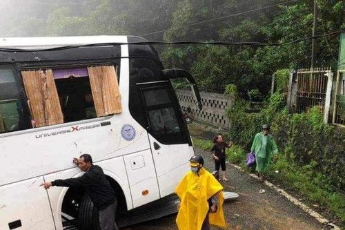 Đóng đèo Bảo Lộc do sạt lở, các phương tiện di chuyển hướng nào?