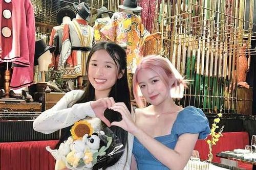 Chung khung hình cặp hot girl 'con nhà người ta' gây chú ý