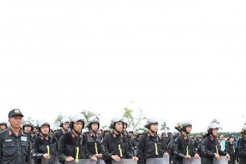 Hà Tĩnh: 2000 cán bộ, chiến sĩ diễn tập thực binh xử lý tình huống gây rối, phòng chống khủng bố