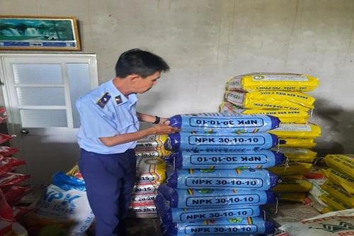 Xử phạt hành chính một cơ sở kinh doanh phân bón ở Đồng Tháp