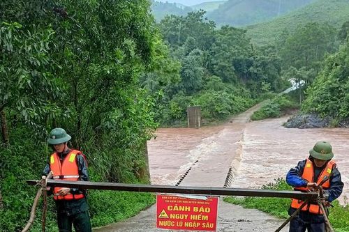Mưa lớn chia cắt nhiều nơi ở Quảng Bình