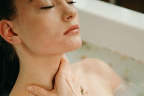 Bí quyết chăm sóc và ngăn ngừa lão hóa vùng ngực