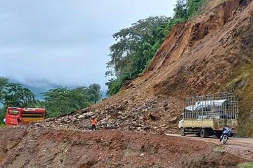 Điện Biên: Mưa lớn kéo dài gây sạt lở nhiều tuyến đường quốc lộ, tỉnh lộ
