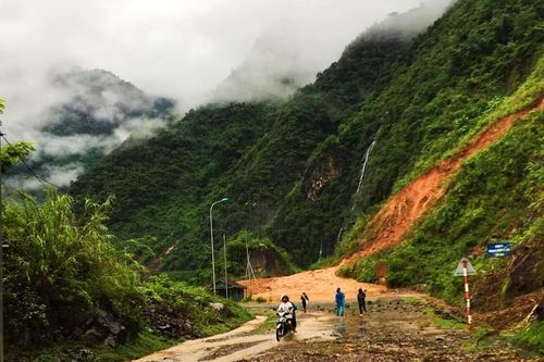 Sơn La di dời khẩn cấp 36 hộ dân do mưa lũ