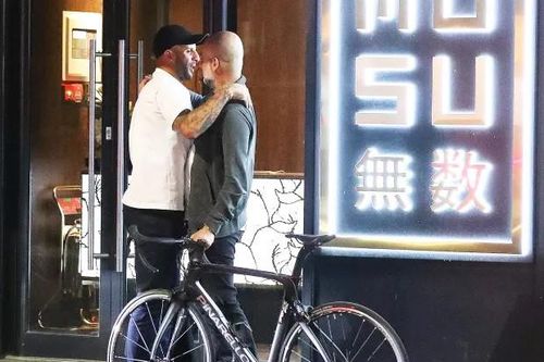 Pep Guardiola đi ăn tối với Kyle Walker, thuyết phục ở lại Man City