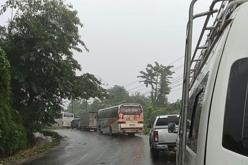 45 người Việt bị mắc kẹt tại Đường 8 ở Lào được cứu hộ an toàn