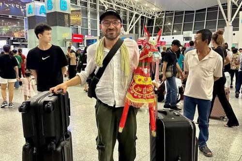 Từ con ngựa vàng mã bỏ lại ở sân bay nghĩ về sản phẩm du lịch