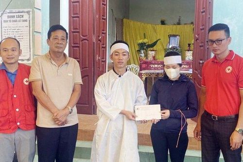 Quảng Ninh: Trao hỗ trợ cho gia đình ngư dân gặp nạn