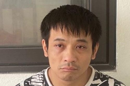 Thấy Công an kiểm tra, người đàn ông vứt ma túy xuống đất