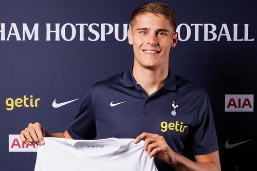 Tottenham ra mắt tân binh thứ năm