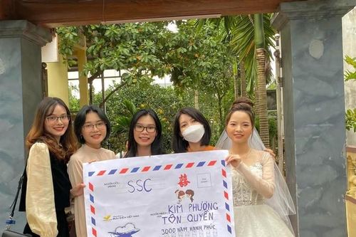 Phong bì mừng cưới chuẩn 'bà Tân Vlogs' trở lại và lợi hại hơn xưa