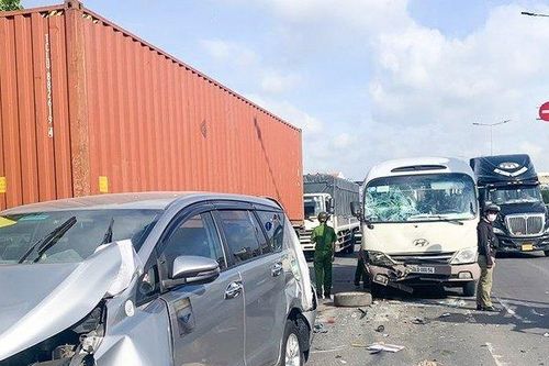 Đồng Nai: Tai nạn giao thông 1 người tử vong, 3 xe ô tô hư hỏng nặng