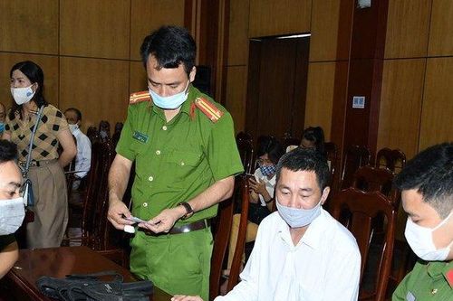 Hải Phòng: Vận động người dân giao nộp 69 khẩu súng các loại