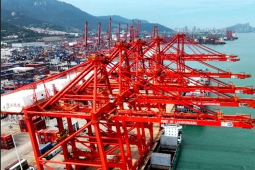 Xuất khẩu của Trung Quốc chuyển hướng từ phương Tây sang Nga