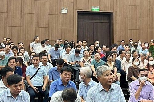 Hàng trăm bị hại đến dự phiên xử 'đại gia điếu cày' Lê Thanh Thản