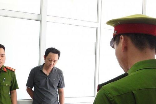 Khởi tố phó giám đốc chiếm dụng tiền của công ty để đánh bạc
