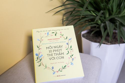 'Mỗi ngày 10 phút thì thầm với con'