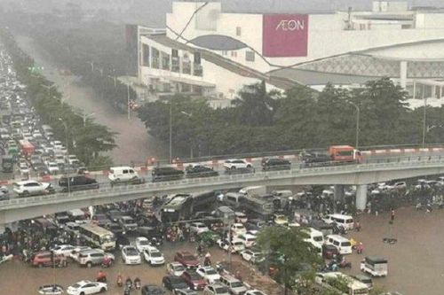 Ngã tư Aeon Mall Long Biên cứ mưa là ngập, chuyên gia lý giải nguyên nhân