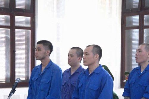 Hết cửa vui chơi tự do cho kẻ đánh người vì không đổi được bàn VIP trong quán bar
