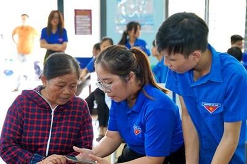 Hỗ trợ người dân thực hiện dịch vụ công trực tuyến