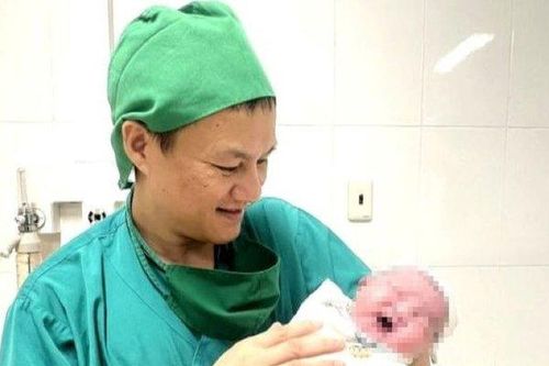 Quảng Ninh: Bé gái vừa chào đời đã nặng 5,1kg