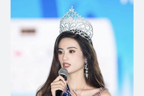 HOA HẬU phát ngôn trước công chúng ra sao để HOA luôn có HẬU?