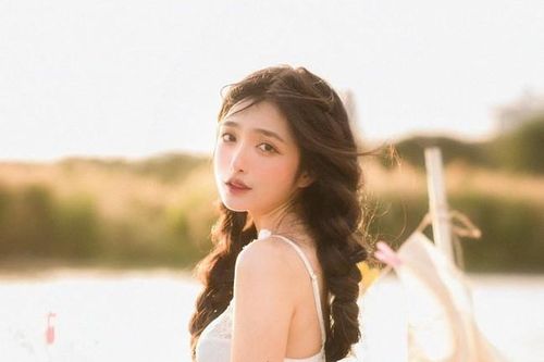 Gái xinh Đắk Nông khoe vóc dáng gợi cảm trong bộ đồ ren