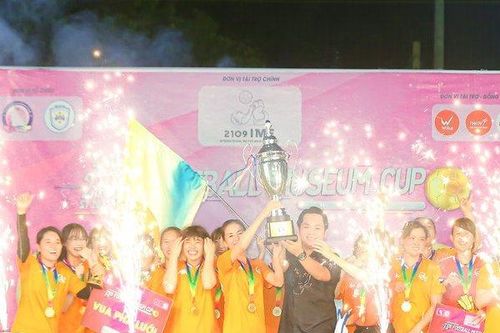 CLB FFE lên ngôi vô địch giải S8 Ladies cúp 2109 Football Museum