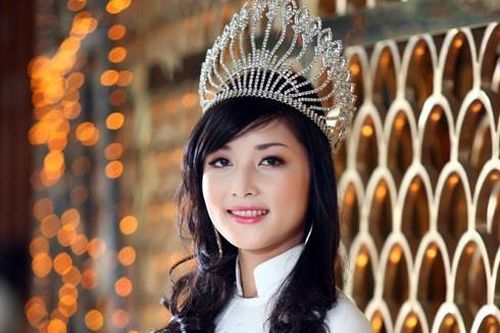 Trả vương miện đâu phải chuyện hiếm