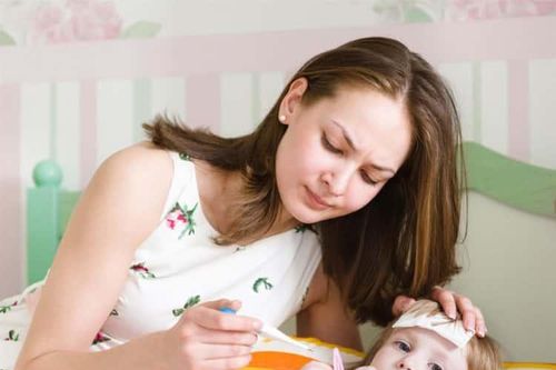 Hạ sốt cho trẻ tại nhà nhanh chóng mà không cần