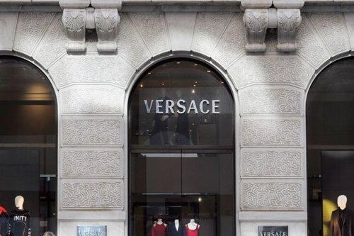 Hãng thời trang xa xỉ Versace, Jimmy Choo và Michael Kors có chủ nhân mới