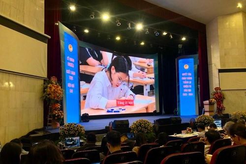 Bộ trưởng GD-ĐT: Hà Nội không được để tái diễn cảnh phụ huynh xếp hàng nộp hồ sơ năm học tới