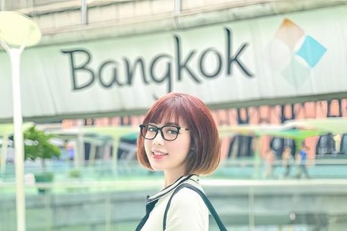 Nữ giảng viên tiếng Pháp diện váy bó sát khoe góc nghiêng khó chê