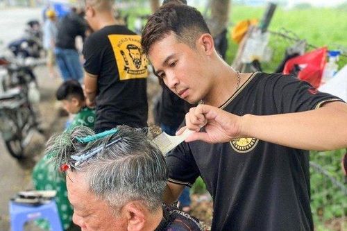 Trường dạy nghề Minh Đan và hành động nhân văn cắt tóc đường phố