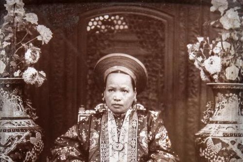 Loạt ảnh 'quý như vàng' ít người biết về dung nhan vợ vua Đồng Khánh