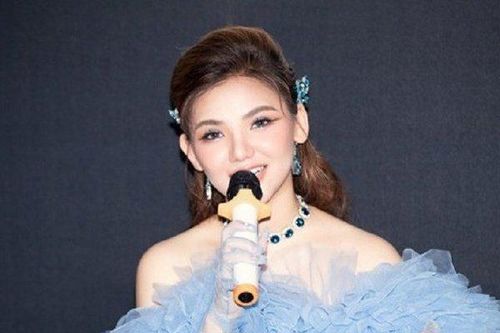 Một nữ ca sĩ ngoại hình 'tỏa sáng' thừa nhận bị tự kỷ