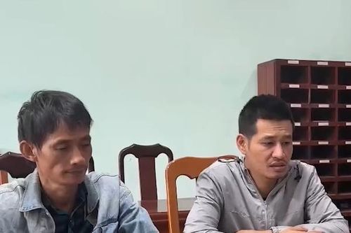 Bắt giữ hai đối tượng ném chất bẩn vào nhà con nợ
