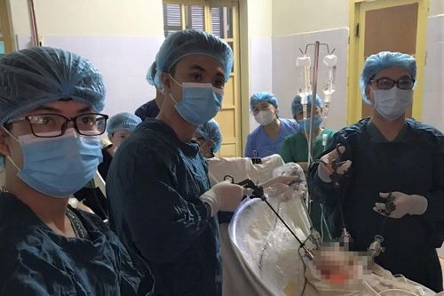 Trung tâm Y tế TP.Huế thực hiện mổ nội soi cắt u nang buồng trứng