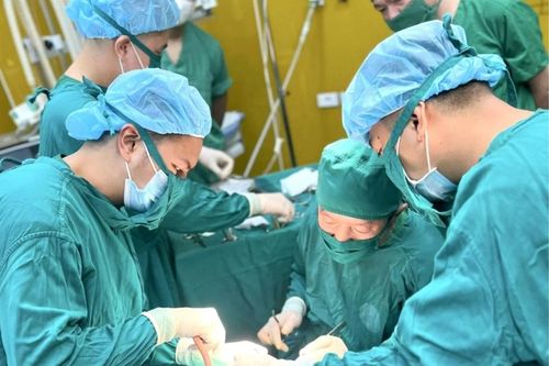 Phẫu thuật mở hộp sọ lấy máu tụ, bác sĩ vùng biên giành giật sự sống cho nam thanh niên