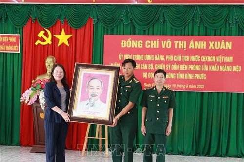 Phó Chủ tịch nước thăm Đồn Biên phòng Cửa khẩu Hoàng Diệu