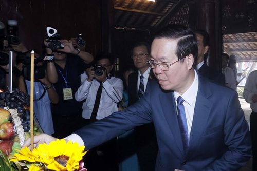 Chủ tịch nước Võ Văn Thưởng dự Lễ dâng hương kỷ niệm 135 năm Ngày sinh Chủ tịch Tôn Đức Thắng