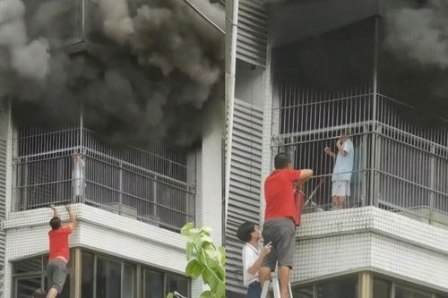 Nhà chuồng cọp cháy dữ dội, bé trai thoát chết nhờ điều này