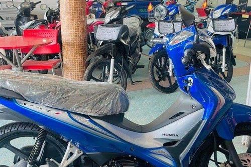 Honda Wave 110i nhập Thái 'bắt đáy' trong 'tháng cô hồn'