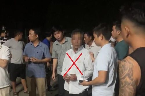 Đang làm rõ nghi án bé gái bị người đàn ông bắt cóc khi đang chơi ở vỉa hè